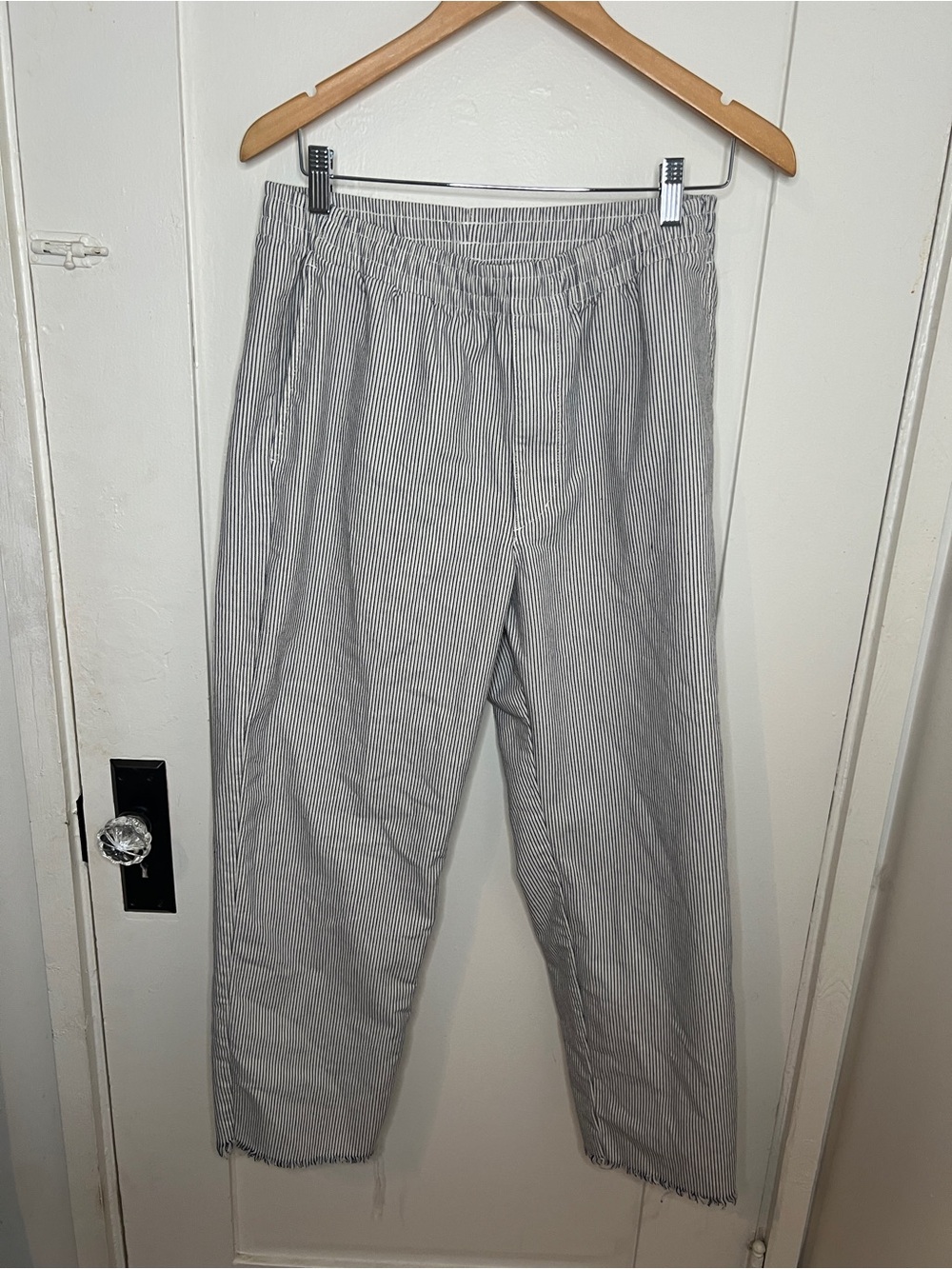 Uniqlo Men's Gray and White Pinstripe Elastic Waist Chinos